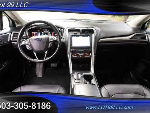 Used 2017 Ford Fusion SE w/ Fusion SE Technology Package FWD image 2