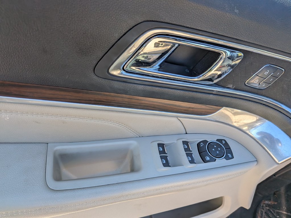 Used 2019 Ford Explorer Limited w/ Class III Trailer Tow Package FWD image 9