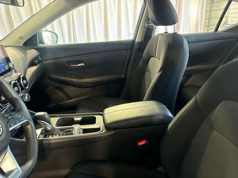 Used 2025 Nissan Sentra SV FWD image 18