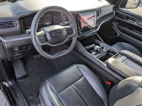 Used 2022 Jeep Wagoneer Series III image 14