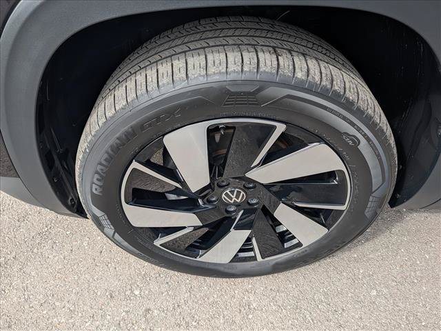 Used 2024 Volkswagen Atlas Cross Sport SE AWD/4WD image 9