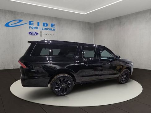 New 2026 Lincoln Navigator L Reserve w/ Jet Appearance Package image 4