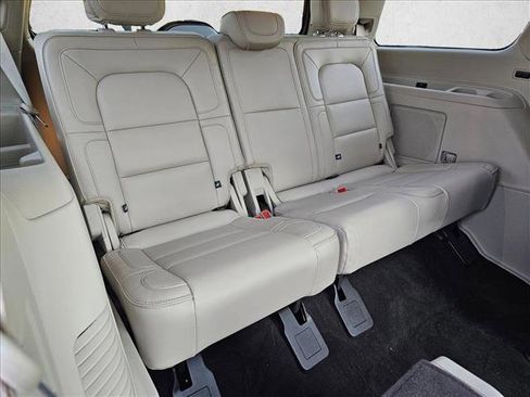 Used 2018 Lincoln Navigator Select w/ Technology Package image 19