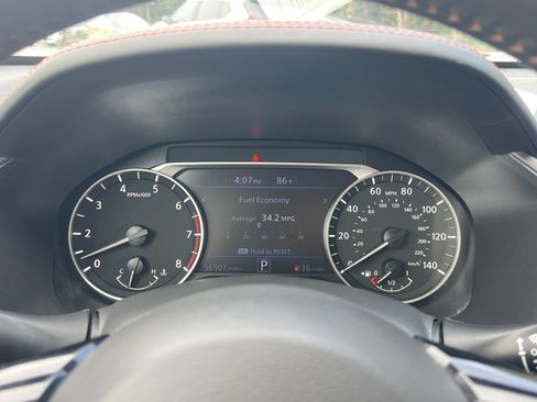 Used 2024 Nissan Altima 2.5 SR FWD image 12
