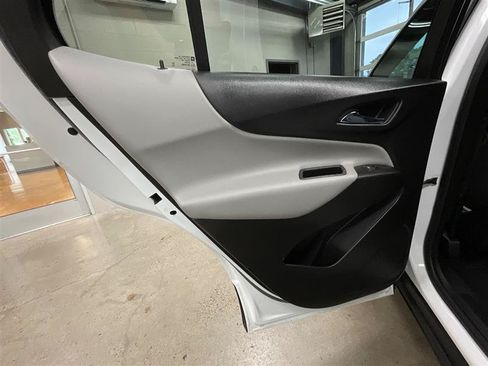 Used 2022 Chevrolet Equinox LT FWD image 19