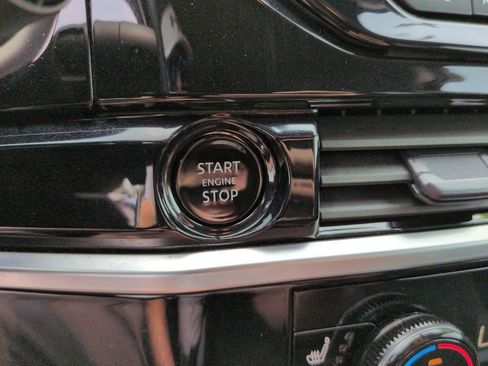 Used 2025 Nissan Pathfinder SV FWD image 17