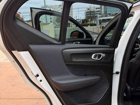Used 2020 Volvo XC40 T5 R-Design image 33