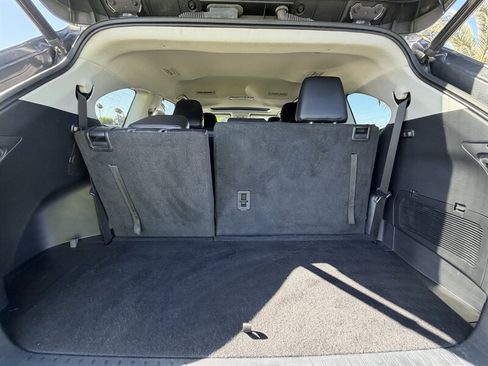 Used 2022 Toyota Highlander XLE AWD/4WD image 34