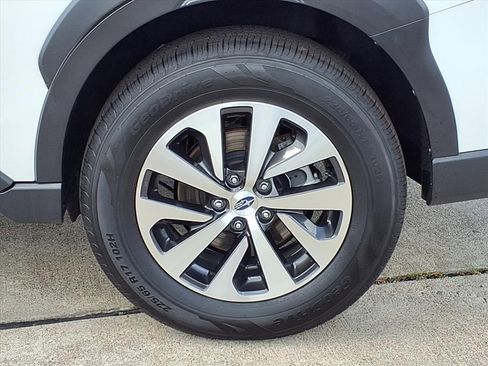 Used 2025 Subaru Outback Premium AWD/4WD image 31