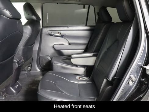 Used 2022 Toyota Highlander XLE FWD image 16