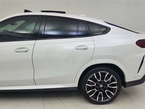 Used 2024 BMW X6 xDrive40i w/ Premium Package image 11