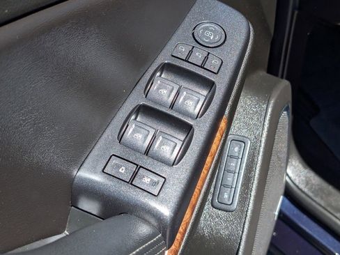 Used 2019 Chevrolet Tahoe Premier AWD/4WD image 18