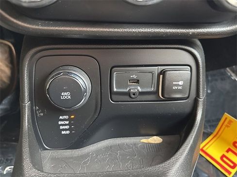 Used 2016 Jeep Renegade Limited image 15