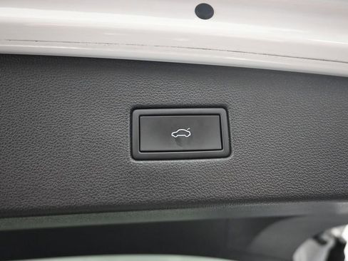 Used 2022 Volkswagen Tiguan SE AWD/4WD image 10