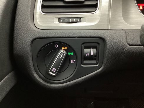 Used 2017 Volkswagen Golf Wolfsburg Edition image 38