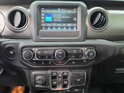 Used 2023 Jeep Gladiator Sport AWD/4WD image 10