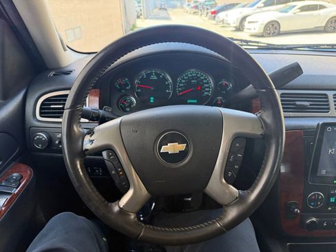 Used 2011 Chevrolet Avalanche LT image 17