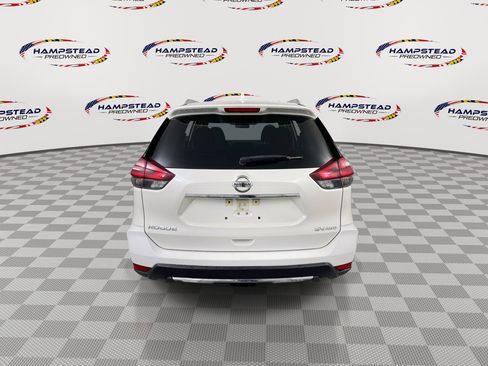 Used 2018 Nissan Rogue SV w/ Sun & Sound Touring Package image 7