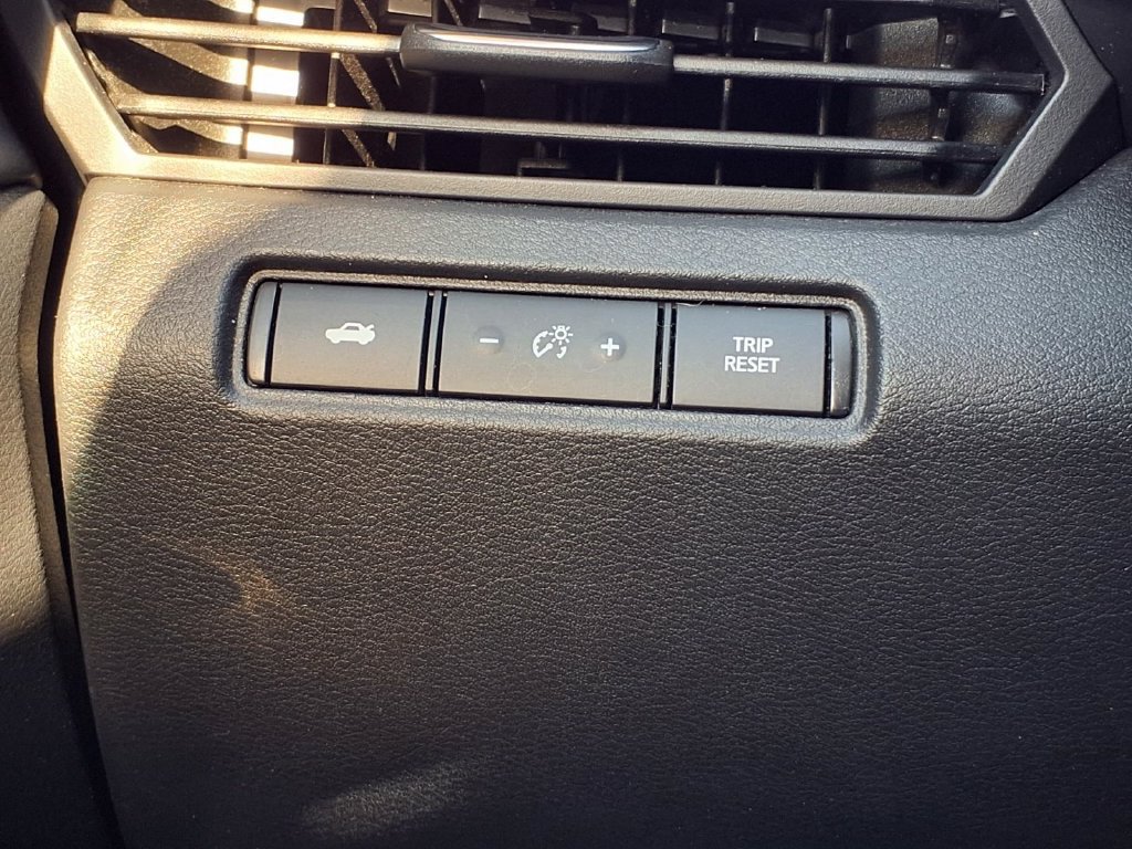 Used 2025 Nissan Altima 2.5 SV FWD image 21