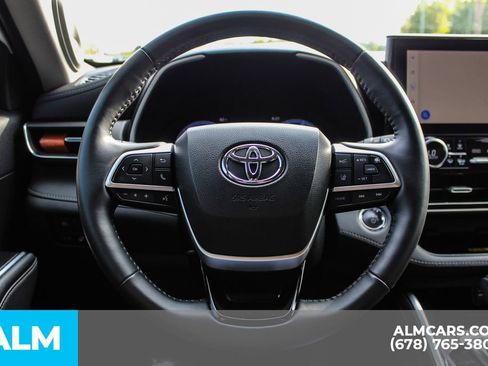 Used 2023 Toyota Highlander Limited image 28