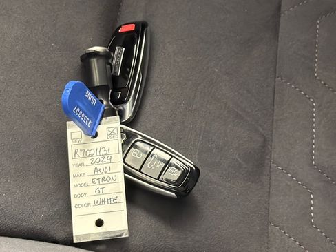 Used 2024 Audi e-tron GT Prestige w/ Prestige Package image 24