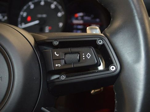 Certified 2025 Porsche Macan image 23