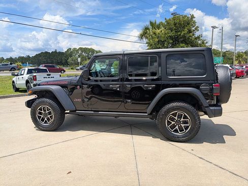 Used 2024 Jeep Wrangler Unlimited Rubicon AWD/4WD image 6