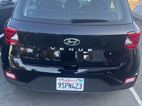 Used 2025 Hyundai Venue SEL FWD image 2