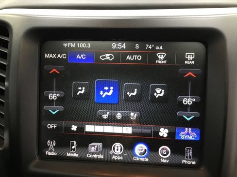 Used 2018 Jeep Cherokee Overland AWD/4WD image 31