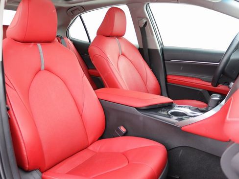 Used 2018 Toyota Camry XSE image 37