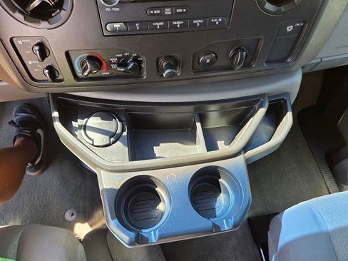 Used 2011 Ford E-150 and Econoline 150 Wagon RWD image 18