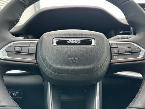 Used 2025 Jeep Compass Limited AWD/4WD image 24