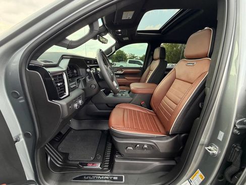 Used 2025 GMC Sierra 1500 Denali Ultimate AWD/4WD image 2