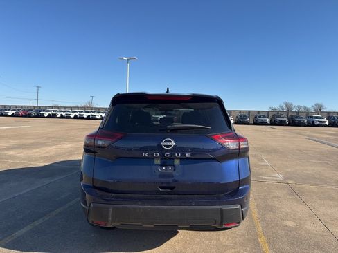 Certified 2025 Nissan Rogue SV image 11