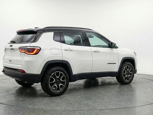 Used 2025 Jeep Compass Trailhawk image 9