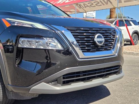 Used 2023 Nissan Rogue SV FWD image 2