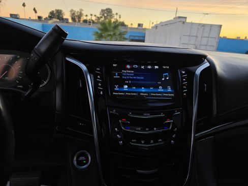 Used 2017 Cadillac Escalade Platinum image 11