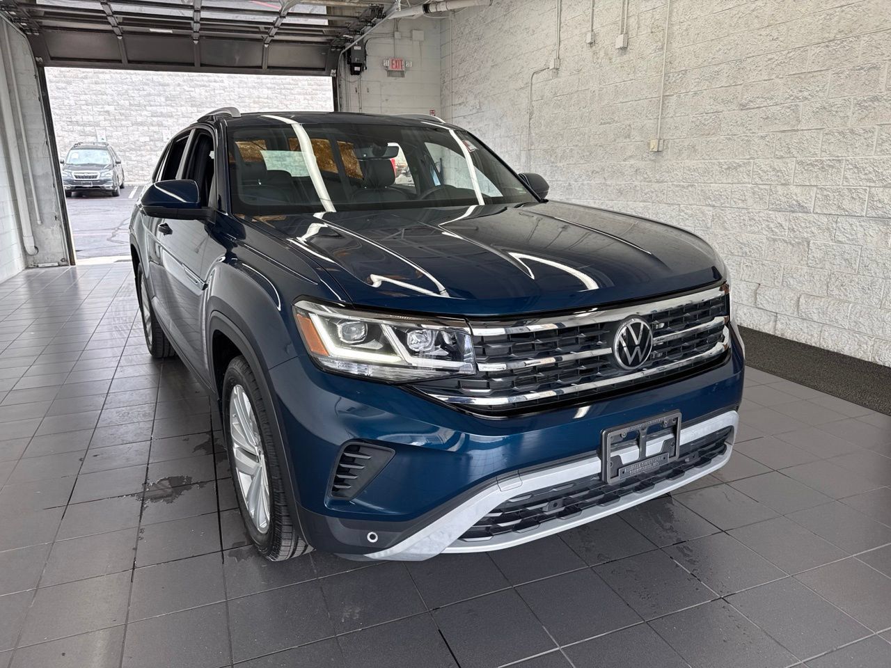 Used 2021 Volkswagen Atlas Cross Sport SE w/ Panoramic Sunroof Package AWD/4WD image 2