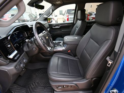 Used 2022 Chevrolet Silverado 1500 LTZ w/ LTZ Premium Package AWD/4WD image 15