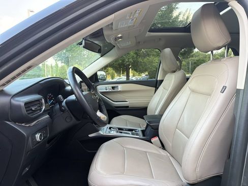 Used 2022 Ford Explorer Limited w/ Equipment Group 301A RWD image 11