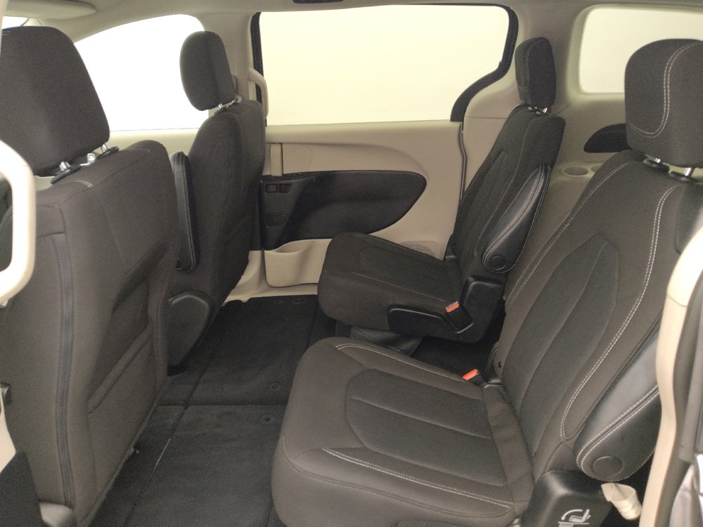 Used 2023 Chrysler Voyager LX FWD image 18
