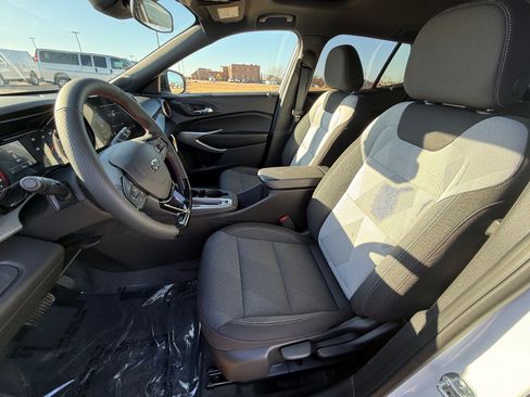 New 2026 Chevrolet Trax RS w/ Sunroof Package image 9