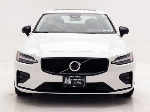 Used 2024 Volvo S60 B5 Core image 4