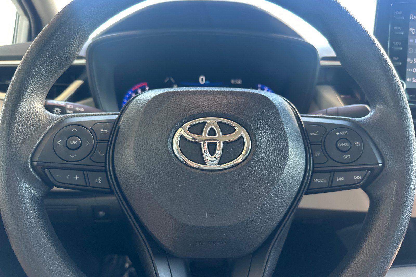 Used 2022 Toyota Corolla LE FWD image 25