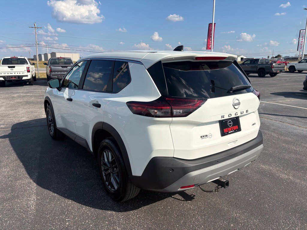 Used 2023 Nissan Rogue S AWD/4WD image 8