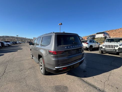 Used 2024 Jeep Wagoneer Series III image 3