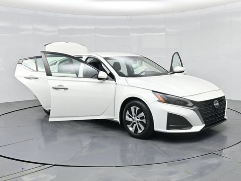 Used 2023 Nissan Altima 2.5 S FWD image 34