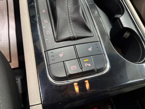 Used 2018 Kia Sedona EX image 34