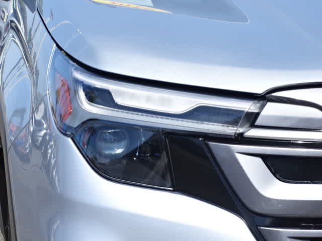 Used 2025 Subaru Forester Limited AWD/4WD image 5
