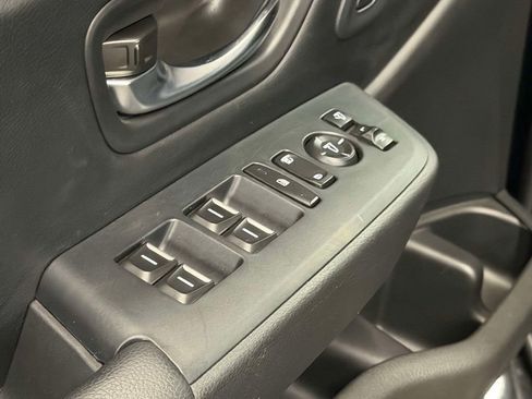 Used 2025 Honda Pilot TrailSport image 25